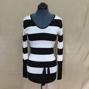 ⭐️Like New⭐️ Maurices Long Sleeve Top with Belt